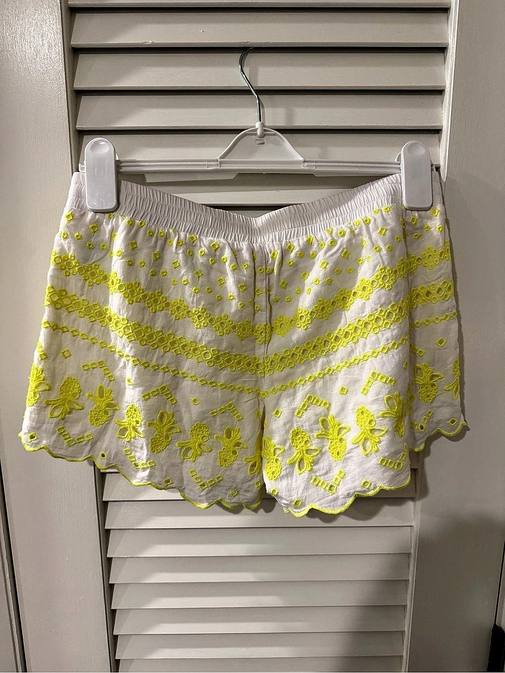 Lilly Pulitzer Bay Breeze Pineapple Eyelet Shorts White & Yellow Small
